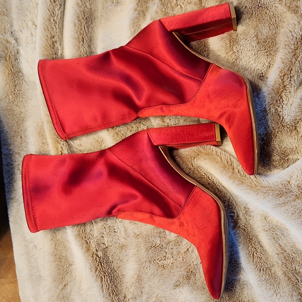 Stuart Weitzman Clinger Red Satin Booties sz 7